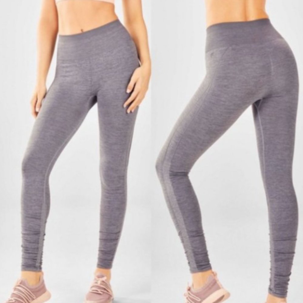 Fabletics - High Waisted Gray Seamless Leggings with ruched bottoms - XS